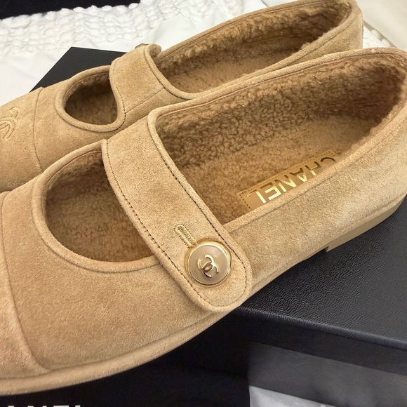 CHANEL Teddy Shearling Mary Janes Beige 38 BNIB SOLD OUT - Picture 5 of 12
